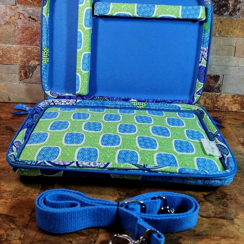 Mini - I-Pod / Laptop Carry Case • Doodle Daisy Pattern • Padded Quilted Case